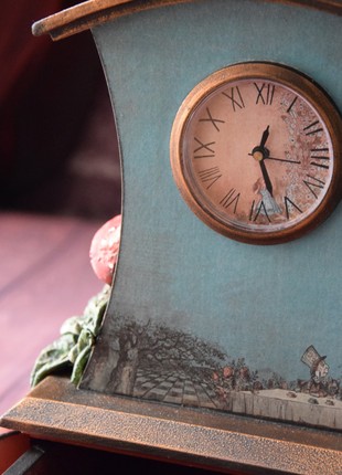 Alice in Wonderland mantel clock - mini chest of drawers9 photo