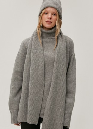 Knitted grey cashmere scarf