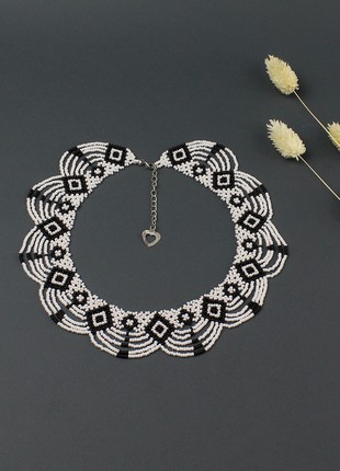Black and white beaded necklace5 photo