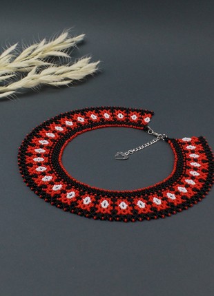 Red and black beaded necklace5 photo