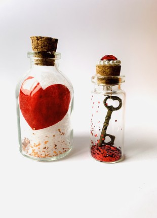 A gift for Valentine's Day, a bottle with a message1 photo