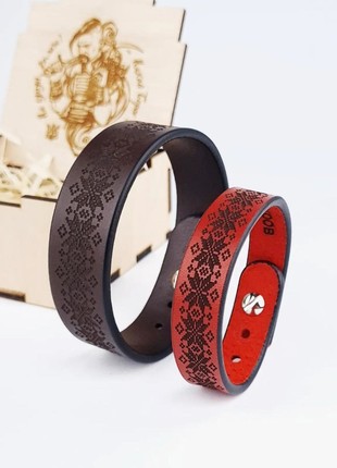 Pair of leather bracelets with embroidery