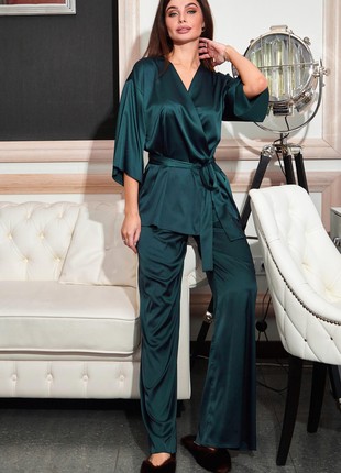 Women's imitation silk pajamas in emerald color1 photo