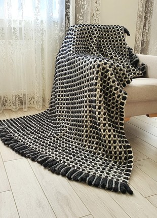 Chunky blanket black white, Thick wool grey knit blanket, 53"x 69"