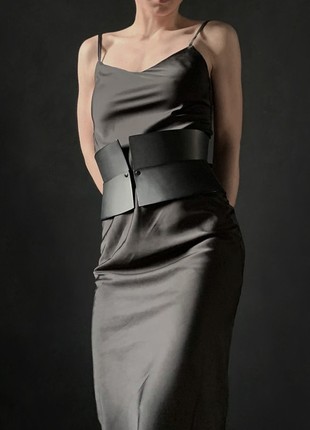 Hourglass underbust leather corset