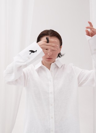 Oversized linen shirt with big cuffs and decorative embroidery "Heron". Birds Collection3 photo