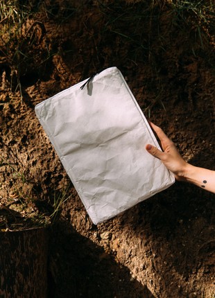 HAIKU is minimalistic cases for your laptop, made from TYVEK