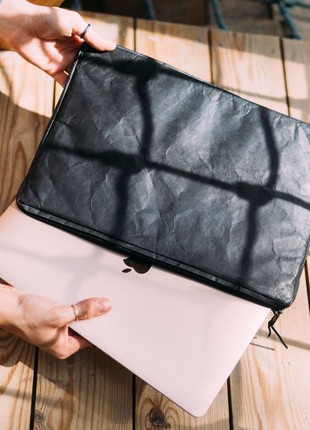 HAIKU black is minimalistic cases for your laptop, made from TYVEK3 photo