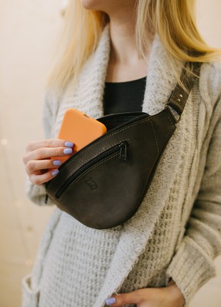 Small leather fanny pack