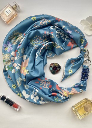 Scarf "Blue garden,, from the brand MyScarf. Decorated with natural sodalite