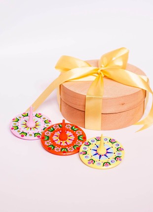 Wooden spinning top, Samchykivka Hand painted – Set of 3 spinning toys2 photo