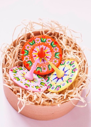 Wooden spinning top, Samchykivka Hand painted – Set of 3 spinning toys3 photo
