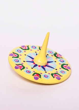 Wooden spinning top, Samchykivka Hand painted – 1 Yellow spinning toy