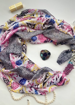 Scarf "Emerald ukrainian pattern ,, from the brand MyScarf. Decorated with natural Tiger's Eye7 photo