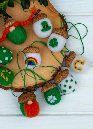 St. Patrick's Day acorns ornaments Set of 105 photo
