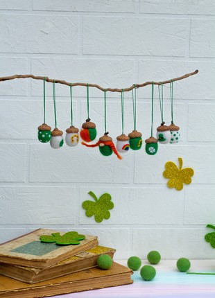 St. Patrick's Day acorns ornaments Set of 108 photo