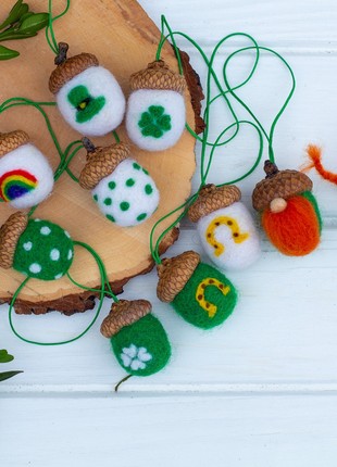 St. Patrick's Day acorns ornaments Set of 109 photo