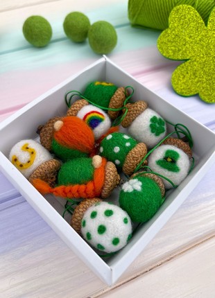 St. Patrick's Day acorns ornaments Set of 101 photo