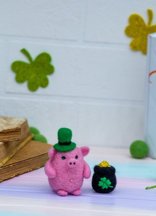 St Patricks Pig with pot of Gold, Needle Felted Pig2 photo