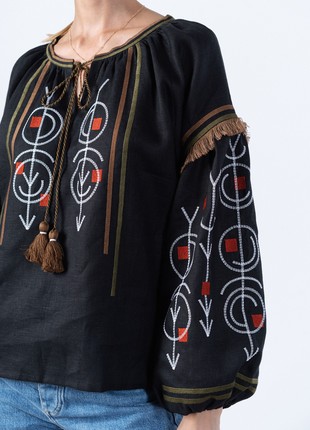 Linen embroidered shirt in black GEO3 photo