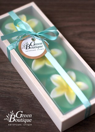 Gift set of glycerine soap 3 frangipani (plumeria)2 photo
