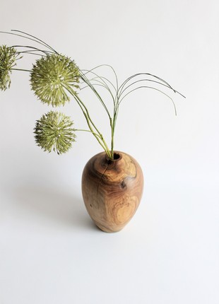 Wood vase ikebana4 photo