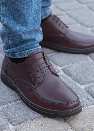 Brown men's shoes made of 100% genuine leather