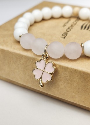 Bracelet with natural stones and Clover pendant