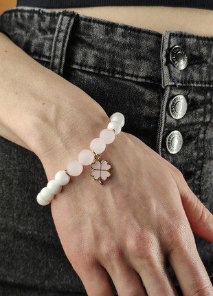Bracelet with natural stones and Clover pendant1 photo