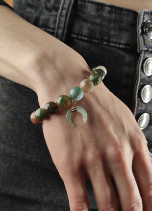 Green bracelet with natural stones and pendant1 photo