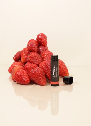 Lip Balm Strawberry (nutrition and protection)2 photo