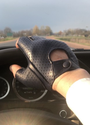 Men's leather driving gloves fingerless5 photo