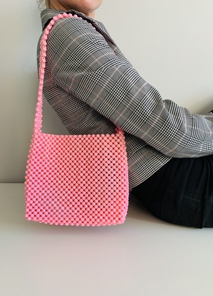 Basic pink bag made of acrylic frosted beads