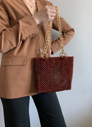 Basic brown bag made of acrylic beads