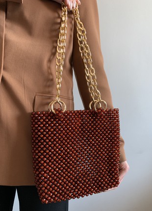 Basic brown bag made of acrylic beads8 photo