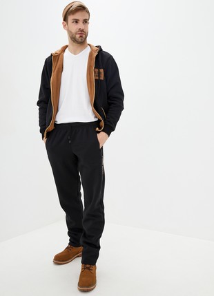 Men’s warm jersey suit with a hood and eco-suede inserts.