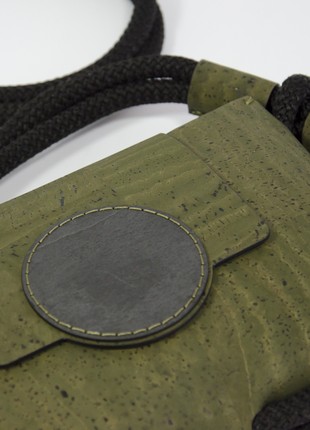 Crossbody bag Sunset in army green cork and black stone5 photo