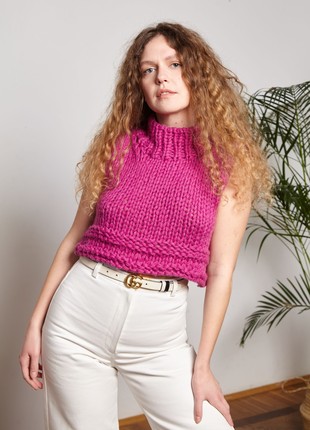 Pink hand-knitted vest3 photo