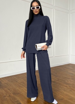 A suit of tunic and culotte in dark blue color