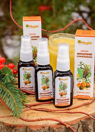 Spray with propolis and herbs
