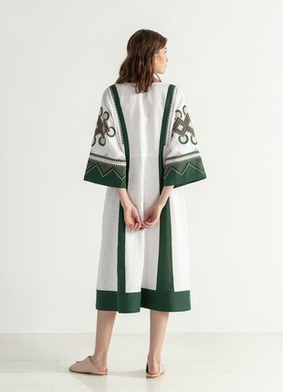 Free-cut white dress with embroidery Temple6 photo
