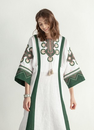 Free-cut white dress with embroidery Temple