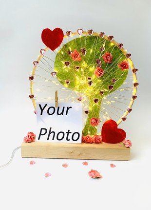 A table lamp with a photo holder1 photo