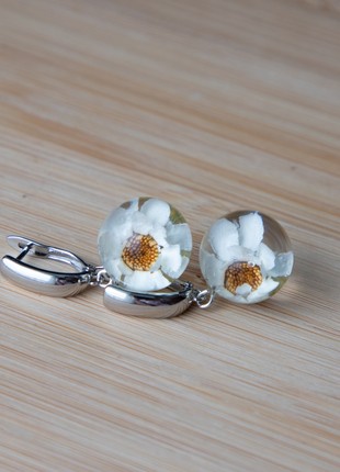 Real white flower earrings, resin flower earrings