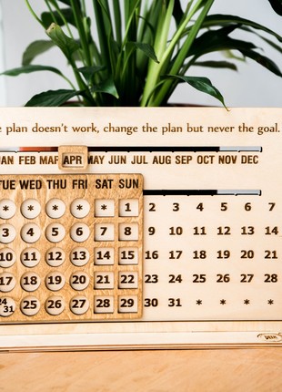 Perpetual desk calendar1 photo
