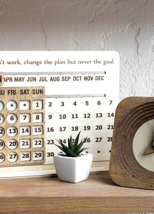 Perpetual desk calendar2 photo