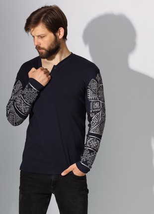 Men's jumper with "Amulet" embroidery