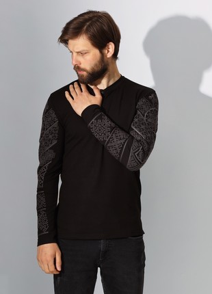 Men's jumper with "amulet" embroidery