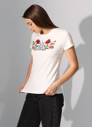 Milk-coloured women's T-shirt with "Trident in Poppies" embroidery2 photo