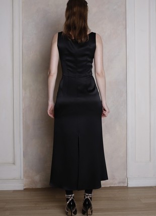 Black long dress with neckline8 photo